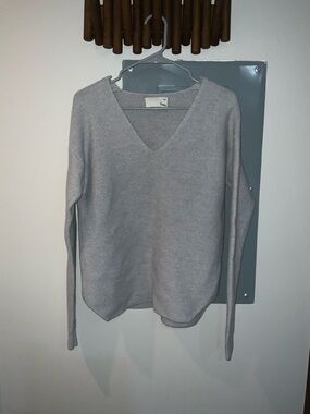 Wilfred Light Gray V-Neck Knit Sweater